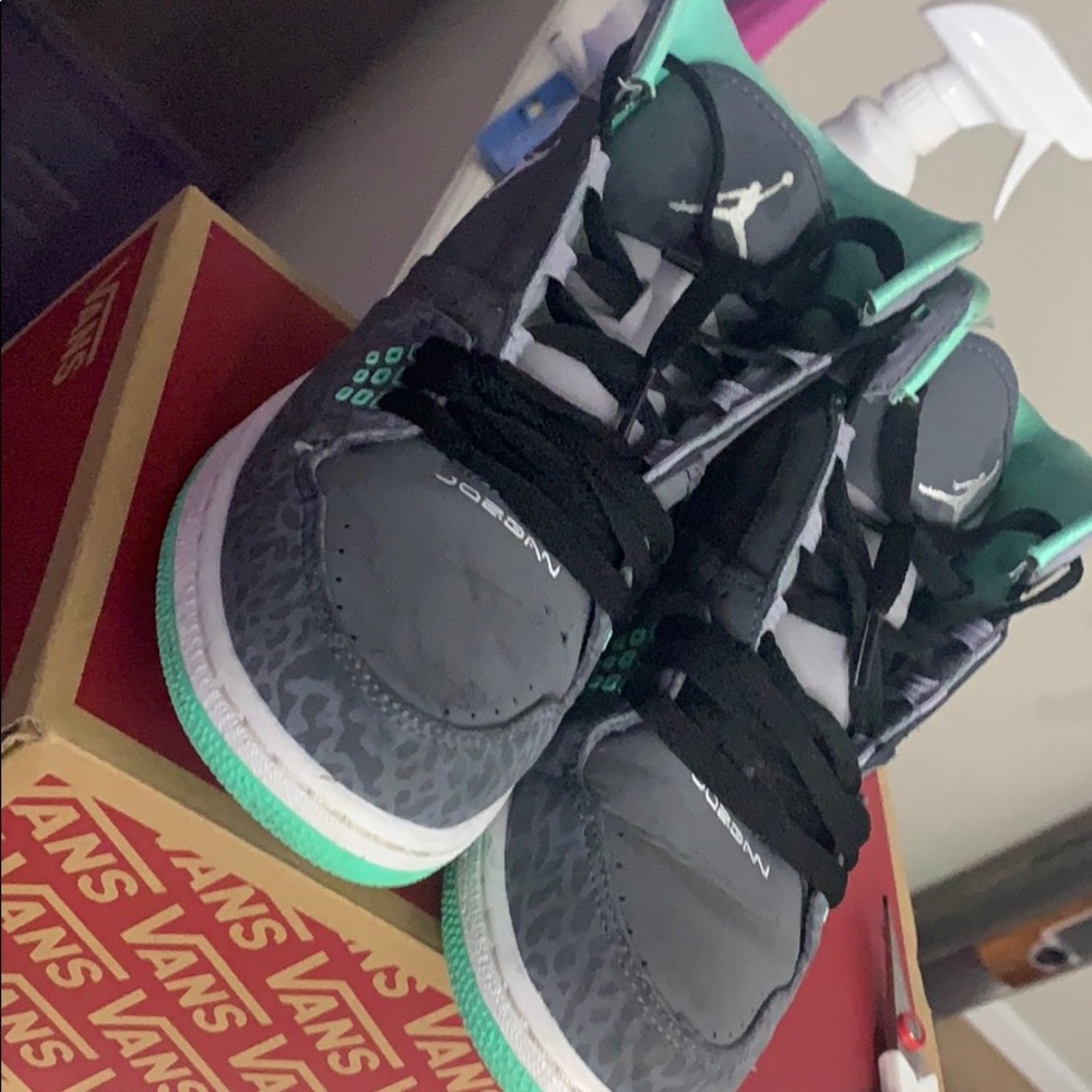Jordan 3 (teal)